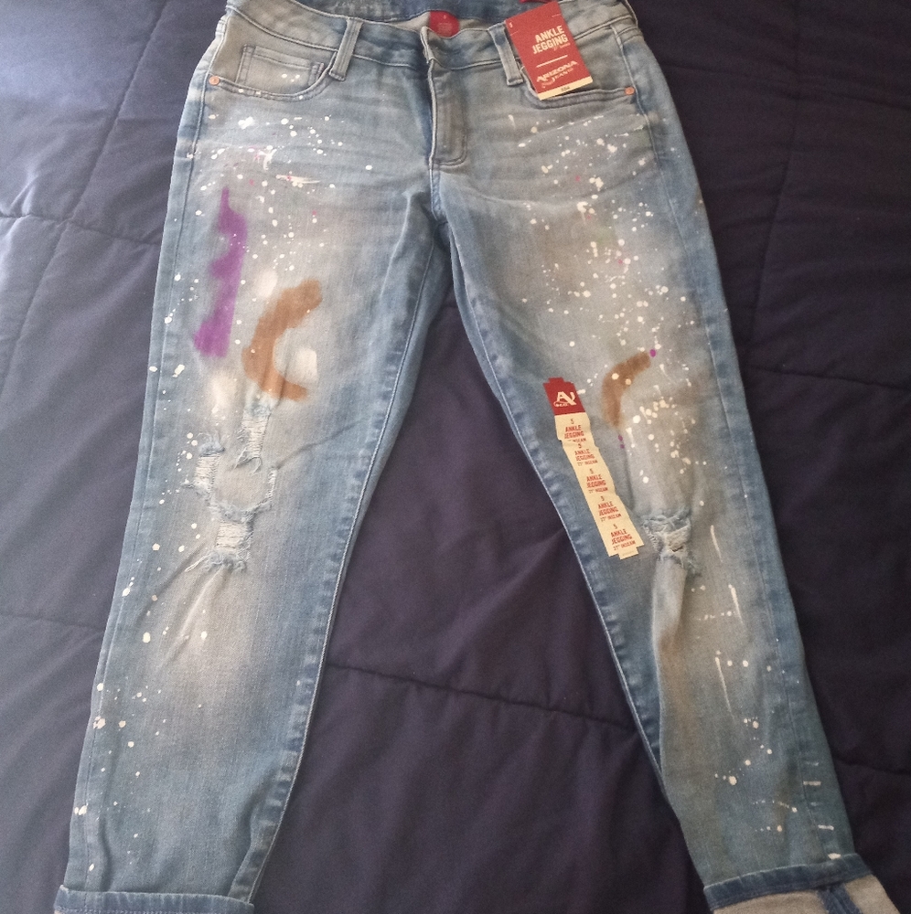 Paint splatter denim cuff capris - Picture 2 of 2